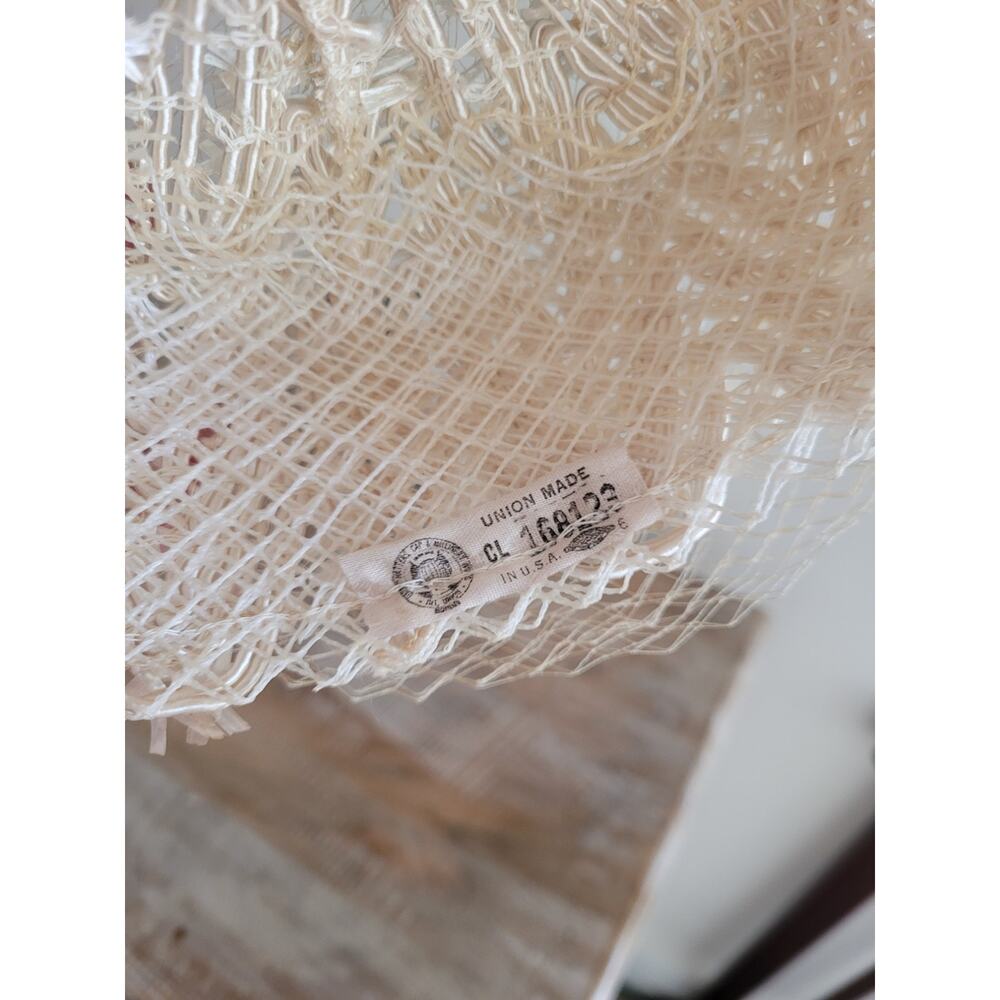 Vintage Cream Pillbox Hat with Netting - Picture 3 of 6
